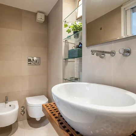 Your Nest With Wooden Ceilings In Monti Appartement Rome