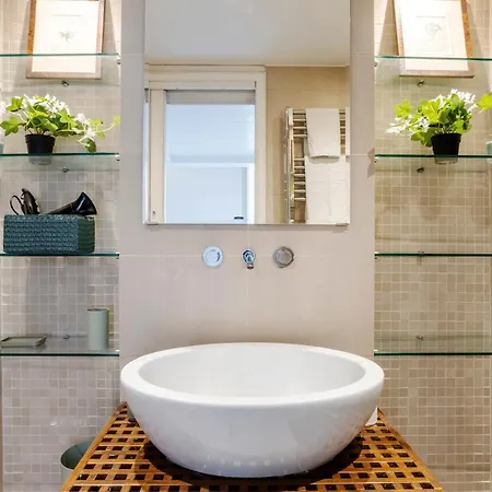 Your Nest With Wooden Ceilings In Monti Appartement *